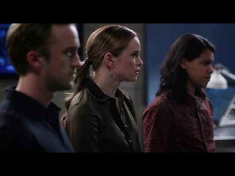 The Flash 3x16 Barry Decided To Defeat Savitar and Save Iris himself