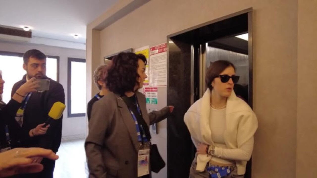 Serena Brancale e Fulminacci arrivano alla conferenza stampa