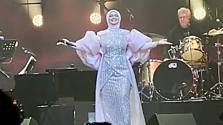 Download lagu Siti Nurhaliza - Sehebat Matahari live at Hitman David Foster & Friends (Mega Star Arena, KL) mp3
