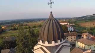 preview picture of video 'Lesignano de' Bagni - Parma vista da un drone'