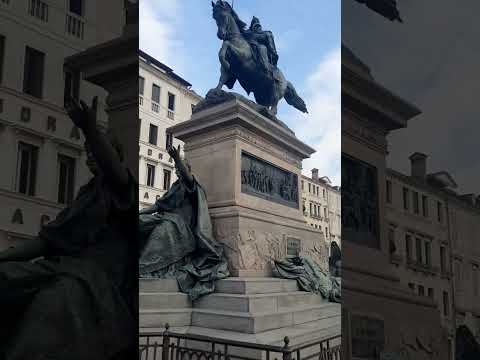 Um olhar mais atento ao enorme e magnífico monumento de Vittorio Emanuele II, Veneza.