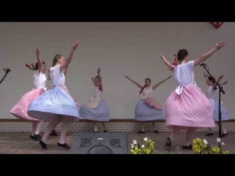 Dětský folklorní soubor LÍSTEČEK - Koulelo se jablíčko / TP č.28