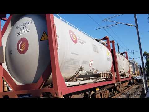 Pacific National Queensland through Sherwood station.