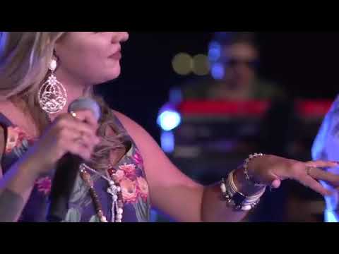 Criança disfarçada de homem-Banda Kitara 2019