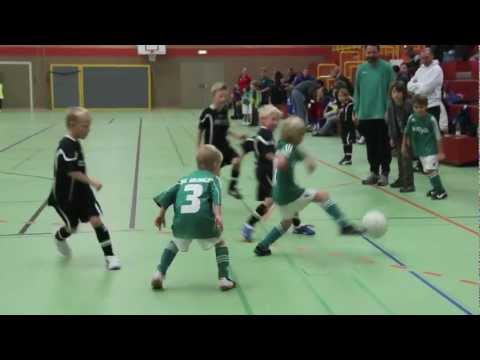 Bambinis der TSG Ailingen beim Hallenturnier in Bürgermoos am 11. Dezember 2011