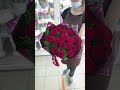 миниатюра 2 Видео о товаре Классический букет из 15 красных роз и пистации