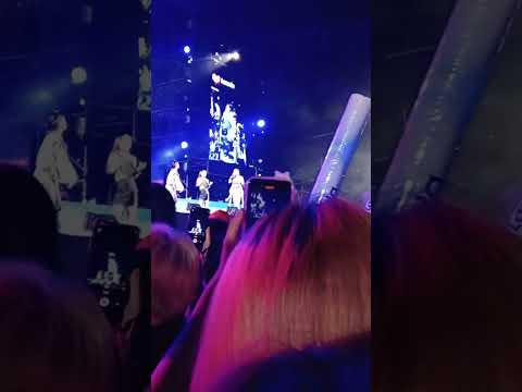 See Tình - Hoàng Thùy Linh Live At Lazada Birthday Show 2023