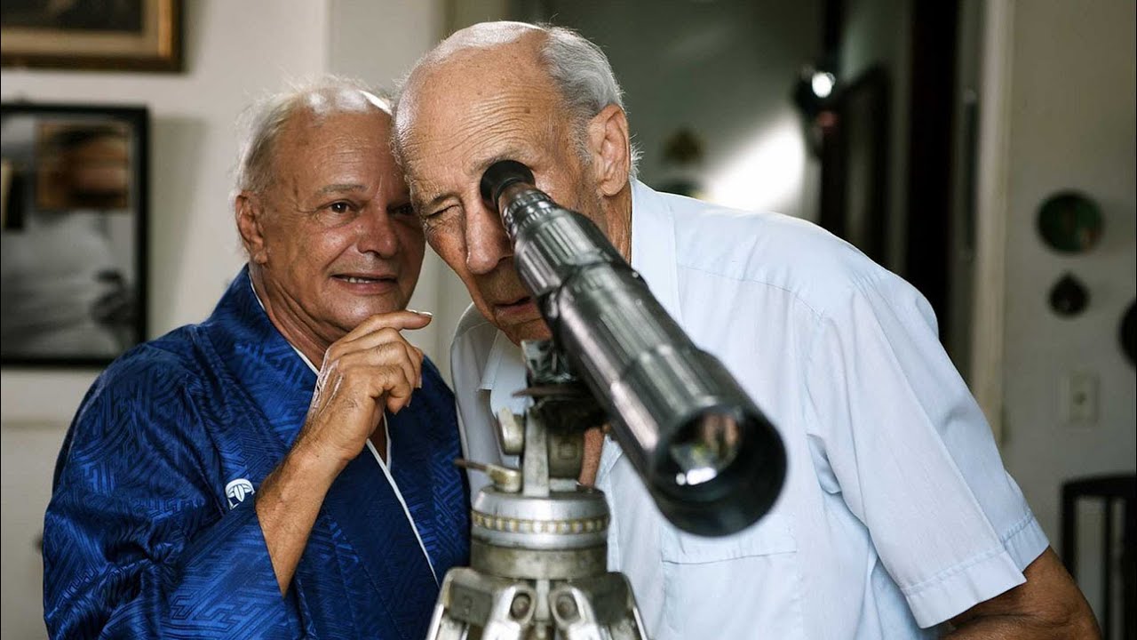 Esther En Alguna Parte Trailer