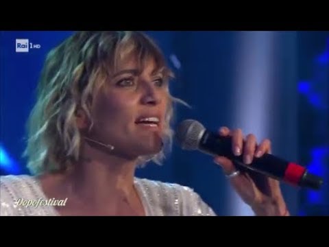DopoFestival 2019 - Anna Foglietta canta "E la luna bussò"