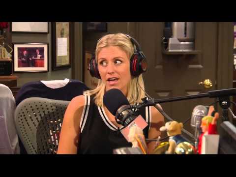 レベッカ・ロウ、バレーガール訛りを披露 (2015/8/13) (Rebecca Lowe does her Valley Girl accent (8/13/15))