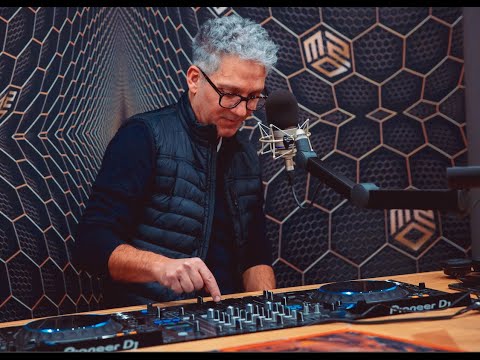 Beppe Fiorello parla di club, Coccoluto, Ibiza e il passato da dj con Albertino