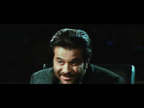 Slumdog Millionaire official Searchlight trailer still: Jamal running through Mumbai alleys as the music surges