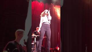 Idina Menzel &quot;Cake &amp; Black Dog&quot; Chicago 8/12/17
