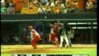 5to juego Villa Clara vs Cienfuegos: Cogen robando a Yoelvis Leiva