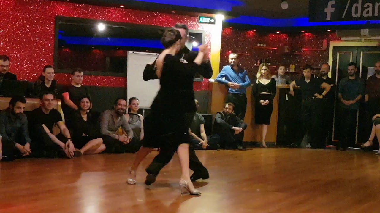 Melike Karadagli & Tolga Sahin Carnaval De Mı Barrio