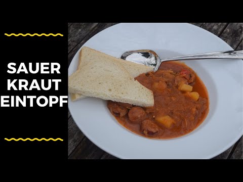 Sauerkrauteintopf mit Mettwurst und Kartoffeln