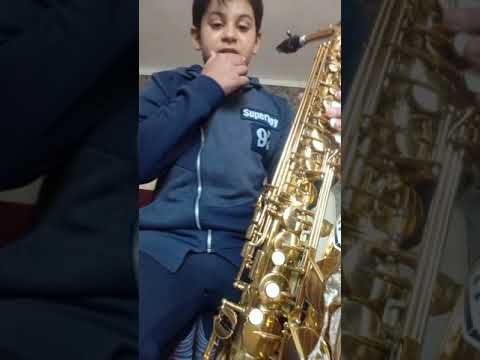 Sper ca va place daca da apasati butonul de like si de subscribe o sa mai fac videouri cu saxofonul.