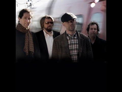 En Horizonte 94.3. Nice Little Penguins. You Are.