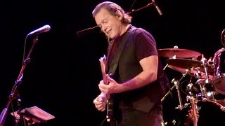 Tommy Castro &amp; The Painkillers - Blues All Around Me