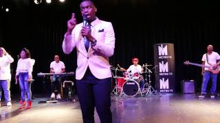 .@sbunoah sings "Thata Konke" on the METRO FM @gospel_cruise what a heartfelt testimony