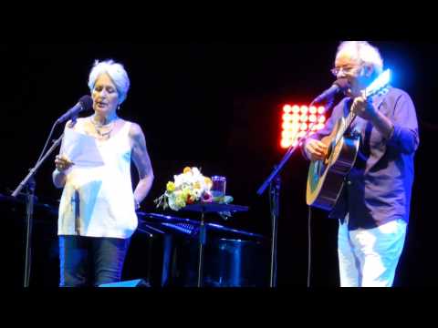 Joan Baez avec Maxime Le Forestier 22 juillet 2015 - Les Arènes de Nîmes