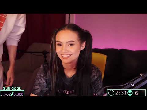 Talia's chat SIMPING over Simon's VEINY arm live on stream