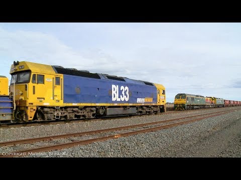 Pacific National & SSR Grain Trains Cross At Gheringhap - PoathTV Australian Railways