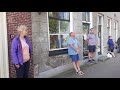 Heel Zuidland zingt voor de voordeur