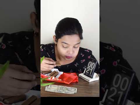 40 SECOND KitKat CHALLENGE 😳 | 1000 RS  CHOCOLATE CHALLENGE🤑 #shorts #ashortaday #minkutinku