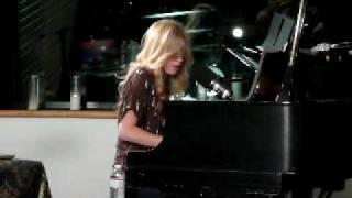 Brooke White Use Somebody