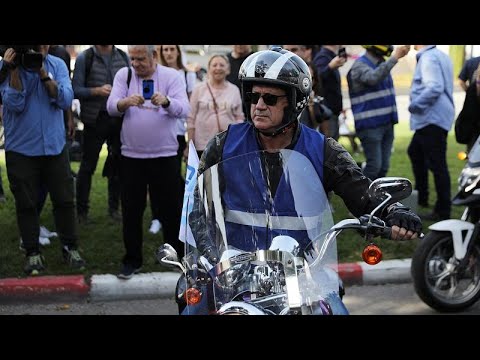 فيديو بيني غانتس يقود موكبا من الدراجات النارية في تل أبيب…