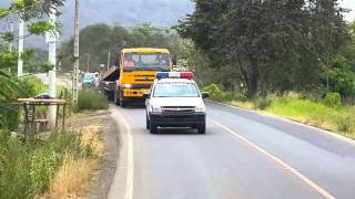 preview picture of video 'Transporte de vigas para el puente del guabito'