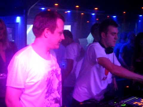 Funkagenda playing "What the F**k" @ Queen Club, Paris (27/11/09)