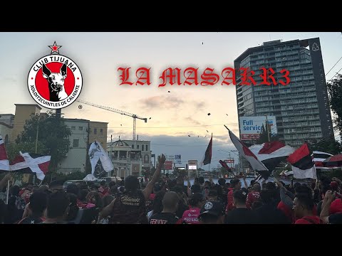 "ASÍ ES UNA CARAVANA CON LA MASAKR3 BARRA de los XOLOS" Barra: La Masakr3 &bull; Club: Tijuana