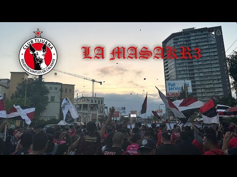 "ASÍ ES UNA CARAVANA CON LA MASAKR3 BARRA de los XOLOS" Barra: La Masakr3 • Club: Tijuana • País: México