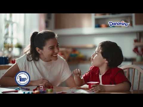 thumbnail video image 2 of Queso petit suisse Danonino sabor fresa 12 pzas de 42 g c/u, 2 of 6