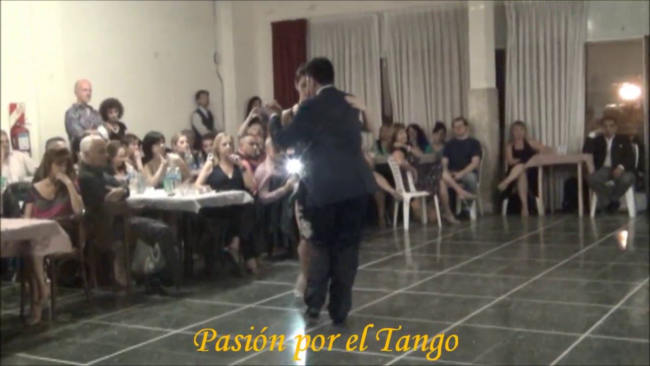 SABRINA RAFFA y ÁLVARO BRAVO Bailando el Vals BAJO UN CIELO DE ESTRELLAS en FLOREAL MILONGA