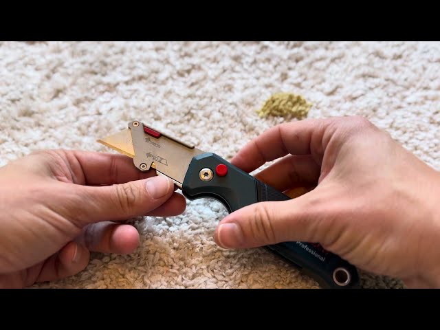 Vídeo relacionado con Bosch Navaja plegable Premium (compacta; acero inoxidable; apertura con una sola mano; cambio rápido de hoja; clip de sujeción al cinturón; 13 hojas; bolsa de almacenamiento) - edición Amazon
