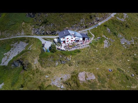 Rifugio fratelli Calvi visto dal drone