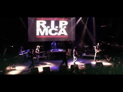 HMIΣΚΟΥΜΠΡΙΑ - FIGHT FOR YOUR RIGHT feat. TRENDY HOOLIGUNS [LIVE @ FUZZ - 2013]