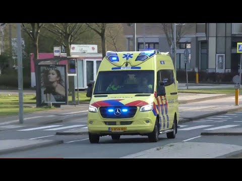 Primeur nieuwe Ambulance 13-123 met spoed naar een Melding in Amsterdam Noord