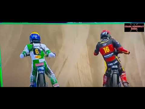 Crash Daniel Bewley vs Jonas Jeppesen