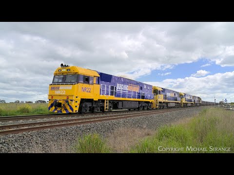 Pacific National 4PM4 Freight Train With Steel Wagons & Shipping Containers (9/10/2022) - PoathTV