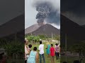Volcán en erupción #lluvia #noticias