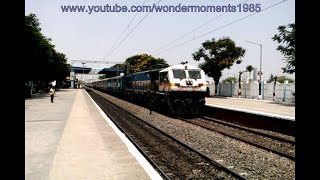 preview picture of video 'UBL WDP4B 40054 Leading the Hubli Secunderabad Tri Weekly Express.'