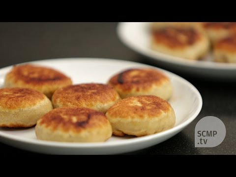 How to make pan-fried meat buns filled with pork and chives