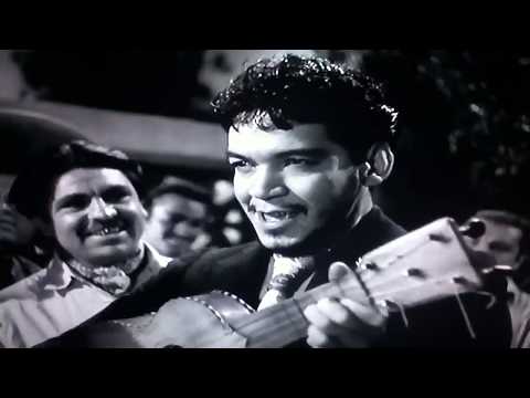 ¡Cantinflas Tocando Guitarra y Cantando!