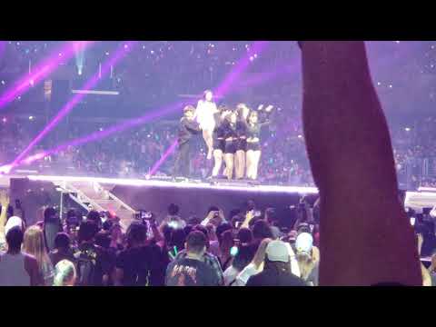 180812 Chung Ha KCON LA 2018 - Rollercoaster