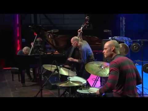 12 Blues for Pablo - Joachim Kühn New Trio - Beauty & Truth
