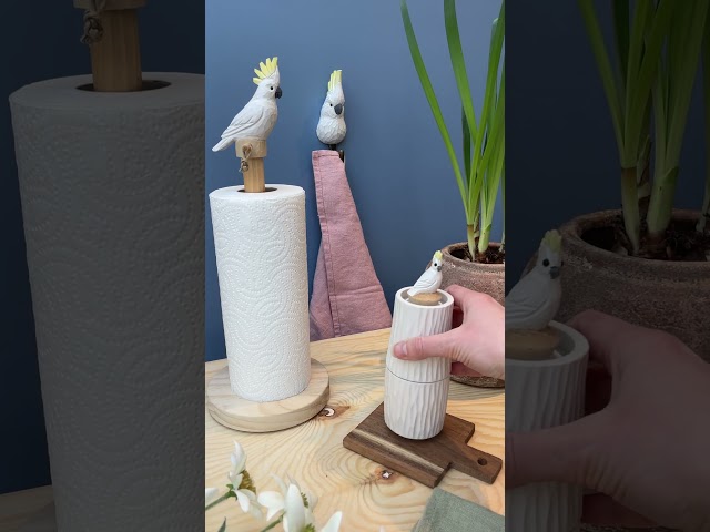 Vídeo relacionado con WILDLIFEGARDEN Wildlife Garden WG4404 DecoBird - Pájaro decorativo de madera tallada a mano - Pequeñas aves europeas